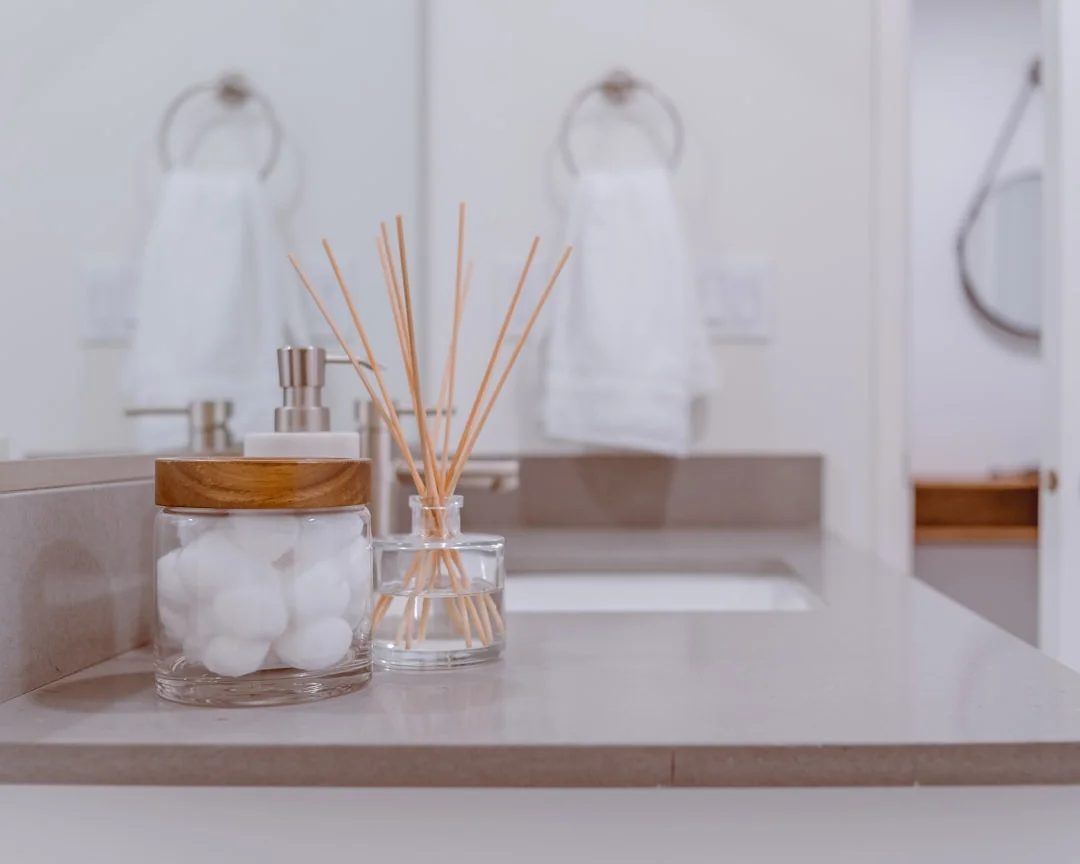Cleaning time 🧼🤚 -- Thanks for visiting! Donations help & motivate me to keep uploading more 📸s. Even a buck or two helps. ➡️ https://www.buymeacoffee.com/uniqueton Found my photos useful? feel free to contact me about anything at email: uniquetonshots@gmail.com IG: @uniquetonshots